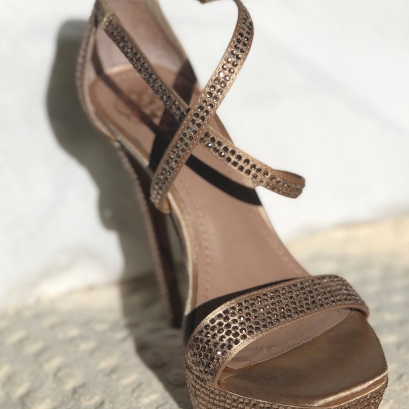 Vince Camuto Heels - Picture 2 of 4